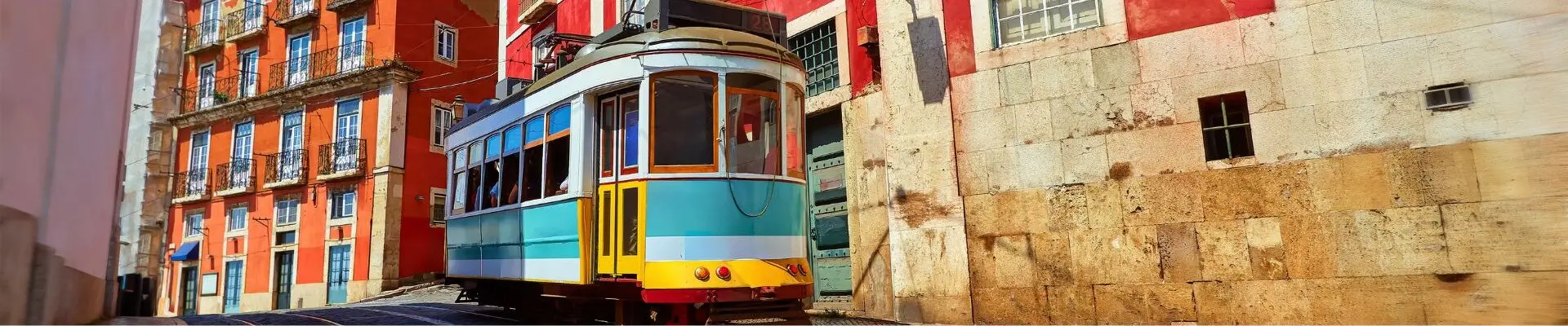lisbona in giornata con volo aereo tra i colori degli azulejos e l anima della saudade 2